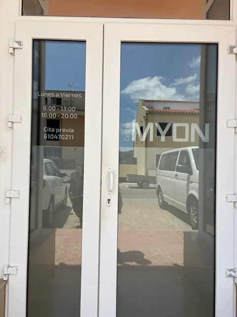 Entrada de Centro MYON en Carrer Ullastres 13, Alaior